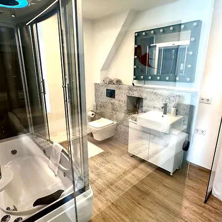 Апартаменты Beefree Whirlpoolsuite34-free Parking & Fast Internet